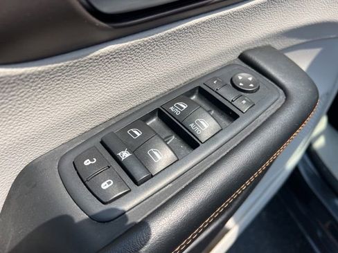 Used 2017 Chrysler Pacifica Touring image 24