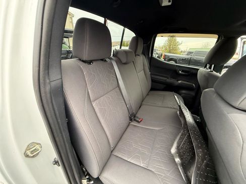 Used 2017 Toyota Tacoma TRD Sport w/ Premium & Technology Package AWD/4WD image 37