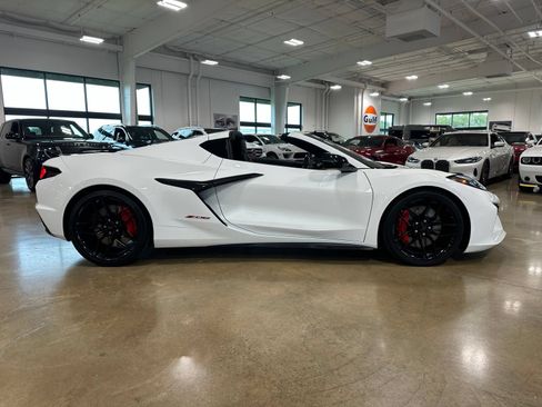 Used 2025 Chevrolet Corvette Z06 RWD image 9