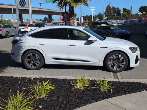Used 2022 Audi e-tron Premium Plus AWD/4WD image 5