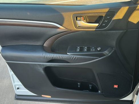 Used 2016 Toyota Highlander Limited image 20