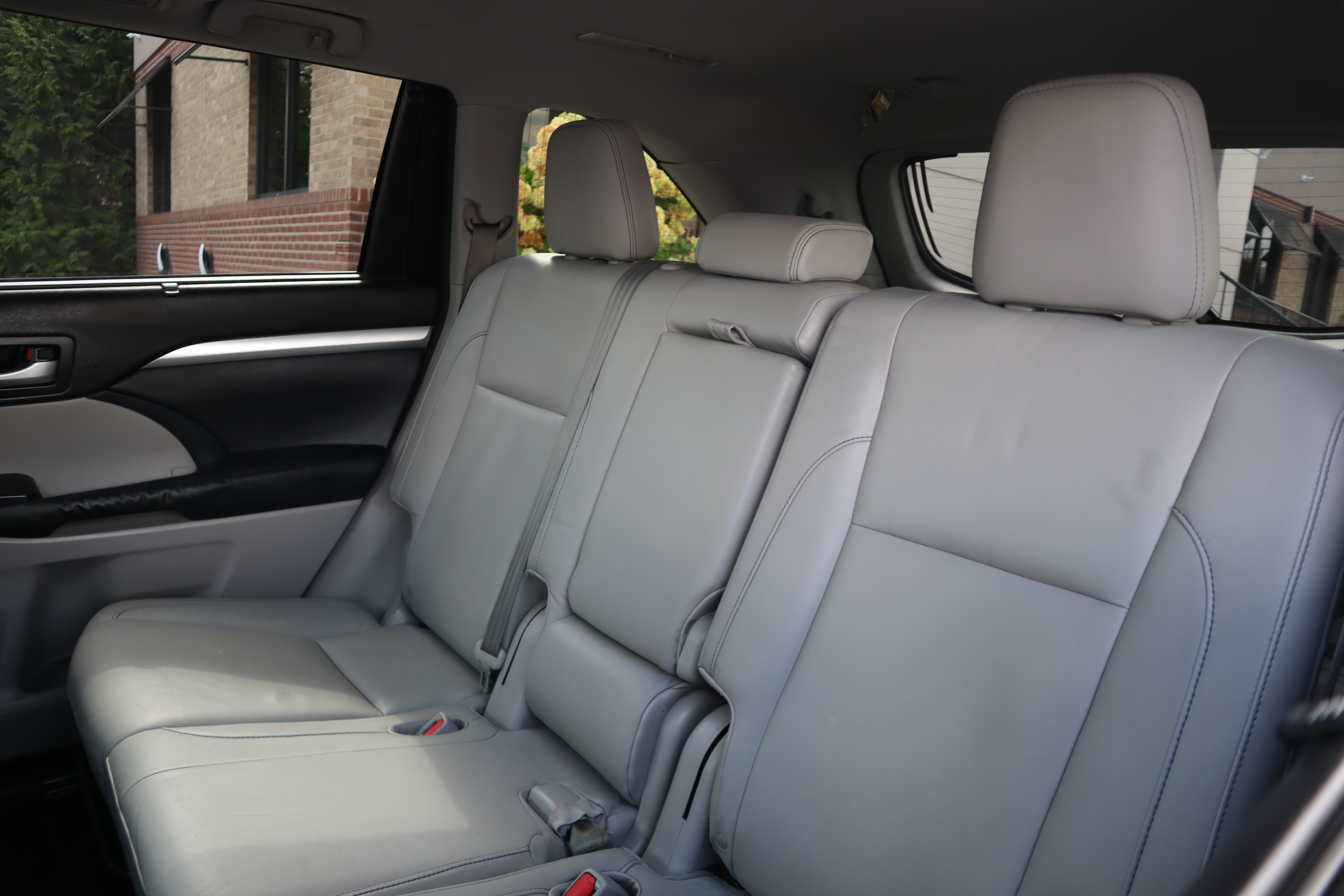 Used 2015 Toyota Highlander XLE FWD image 28