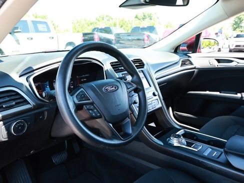 Used 2019 Ford Fusion SE FWD image 23