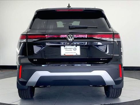 New 2026 Volkswagen Tiguan SE image 5