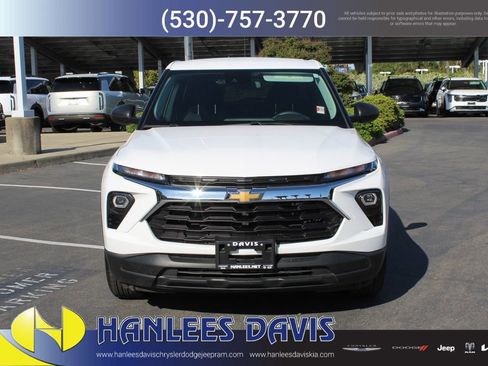 Used 2025 Chevrolet TrailBlazer LS w/ LS Convenience Package FWD image 4