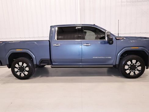 Used 2025 GMC Sierra 2500 Denali w/ Denali Reserve Package AWD/4WD image 2