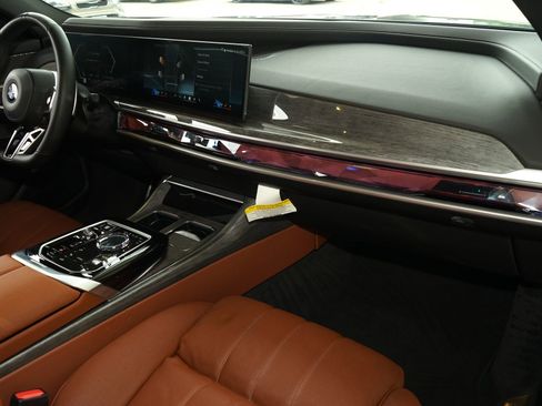 Used 2024 BMW 760i xDrive w/ Executive Package image 11