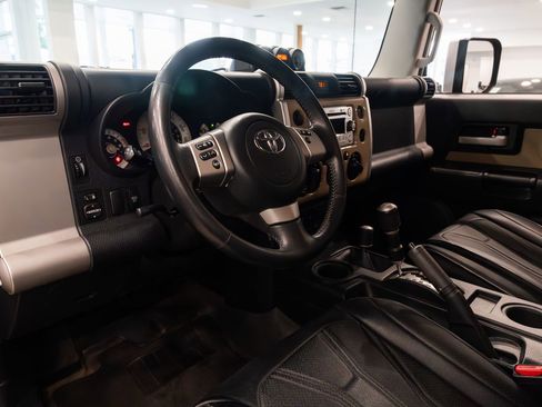 Used 2014 Toyota FJ Cruiser 4WD w/ Upgrade Package image 8
