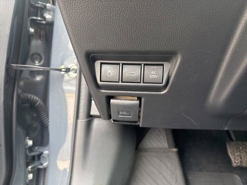 Used 2025 Toyota Prius Plug-In Hybrid image 25