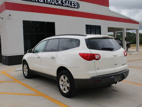 Used 2011 Chevrolet Traverse LT AWD/4WD image 4