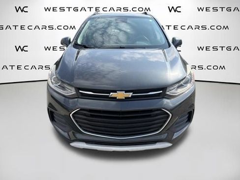 Used 2020 Chevrolet Trax LT w/ Driver Confidence Package FWD image 2