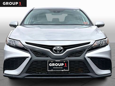 Used 2024 Toyota Camry SE image 4