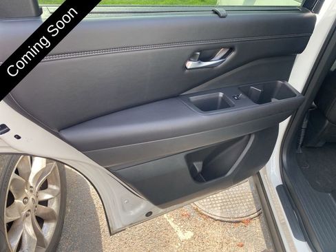 Used 2024 Nissan Pathfinder Platinum w/ Cargo Package image 16