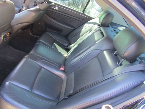 Used 2010 Hyundai Genesis 4.6 image 8