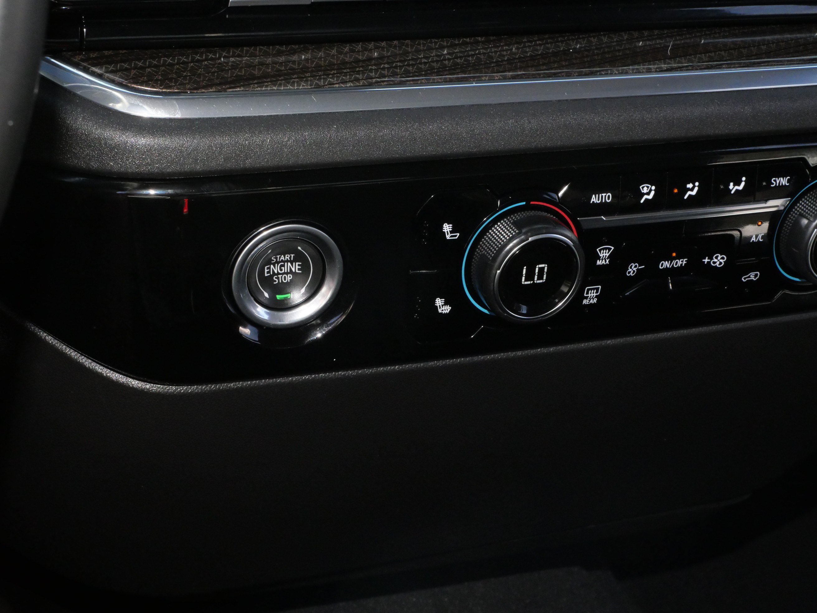 Used 2023 Chevrolet Silverado 1500 LT AWD/4WD image 27