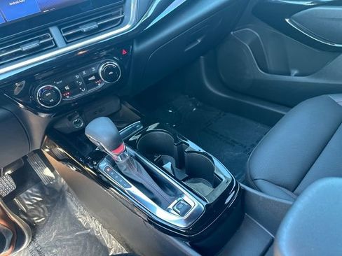 Used 2024 Chevrolet Trax RS w/ Sunroof Package image 17