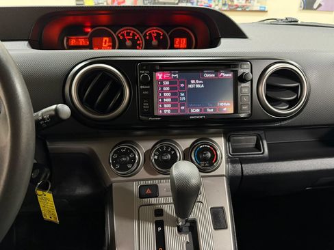 Used 2015 Scion xB FWD image 44