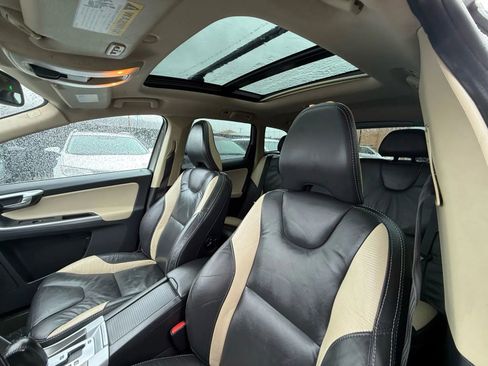 Used 2011 Volvo XC60 T6 R-Design w/ Convenience Pkg image 24