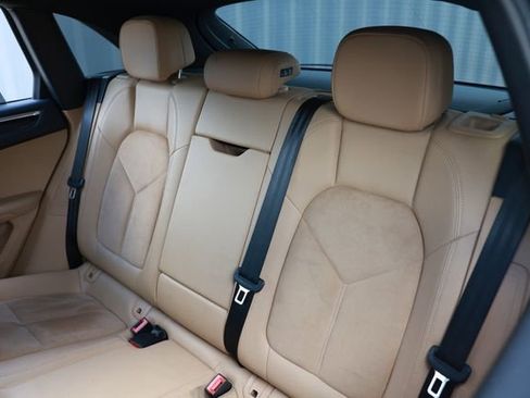 Used 2017 Porsche Macan image 11