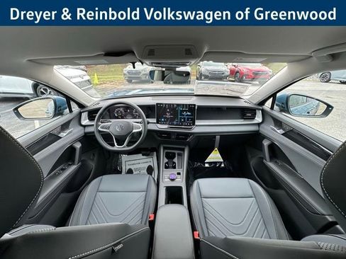 New 2026 Volkswagen Tiguan SE image 11