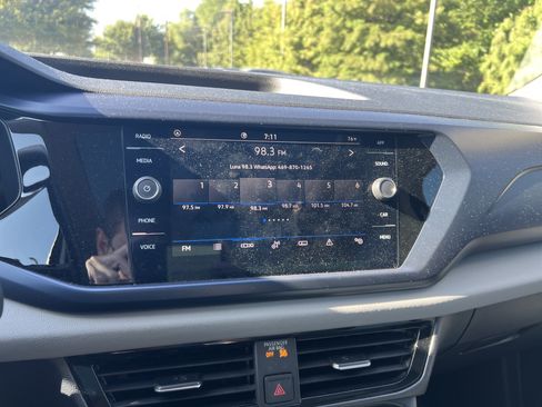 Used 2023 Volkswagen Taos SE w/ Panoramic Sunroof Package FWD image 20