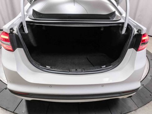 Used 2018 Ford Fusion SE w/ Equipment Group 201A image 28