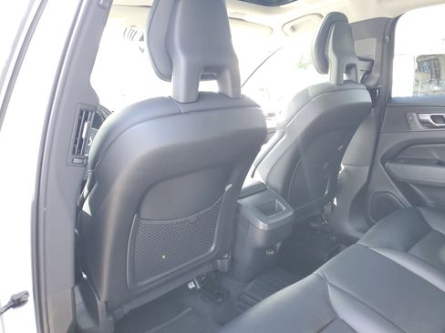 Used 2018 Volvo XC60 T6 Momentum w/ Advanced Package image 8