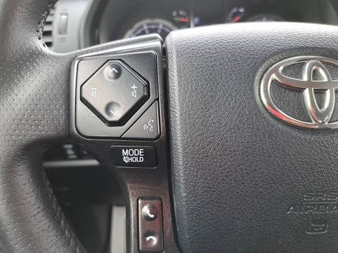 Used 2022 Toyota 4Runner TRD Off-Road Premium AWD/4WD image 16