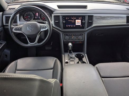 Used 2020 Volkswagen Atlas Cross Sport SE w/ Towing Package image 12