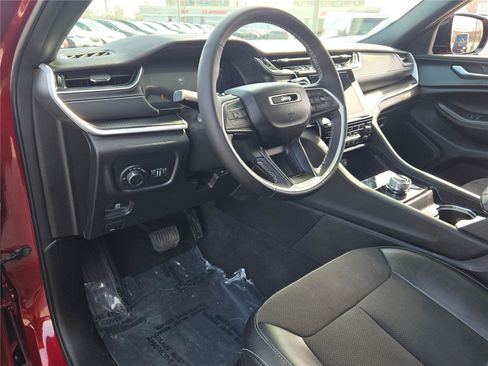 Used 2024 Jeep Grand Cherokee Altitude AWD/4WD image 27
