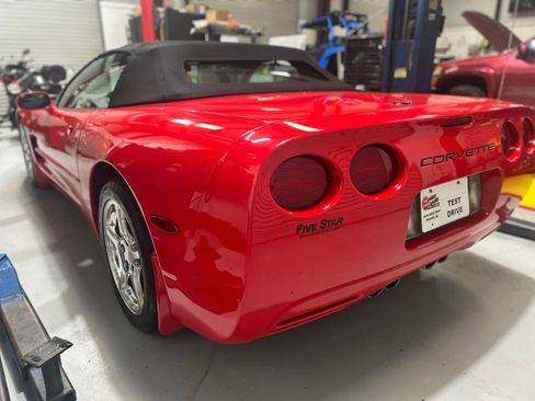 Used 2001 Chevrolet Corvette Convertible w/ Preferred Equipment Group2 image 16