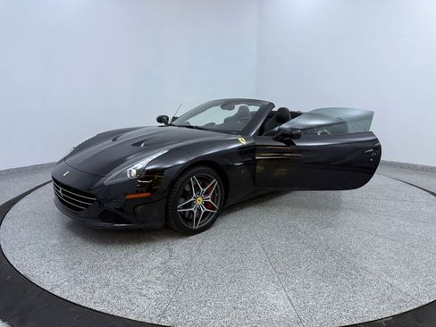 Used 2017 Ferrari California T image 14