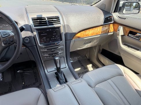 Used 2013 Lincoln MKX FWD image 11