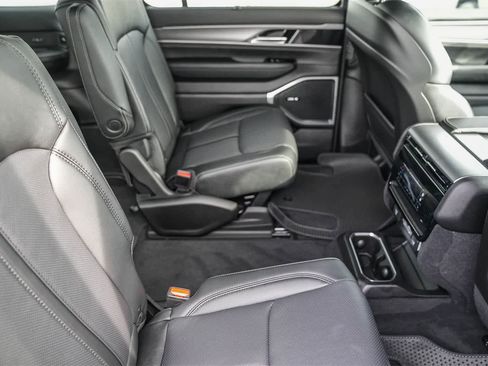 New 2026 Jeep Grand Wagoneer Limited w/ Convenience Group I image 18