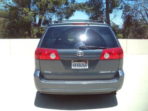 Used 2010 Toyota Sienna LE FWD image 8