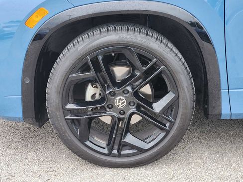 Used 2025 Volkswagen Tiguan SE R-Line FWD image 9