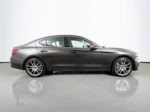 Used 2025 Genesis G70 2.5T image 8