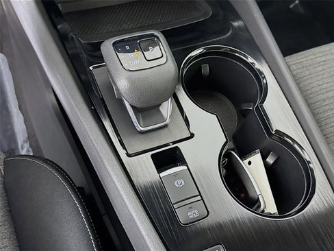 Certified 2023 Nissan Rogue SV FWD image 18