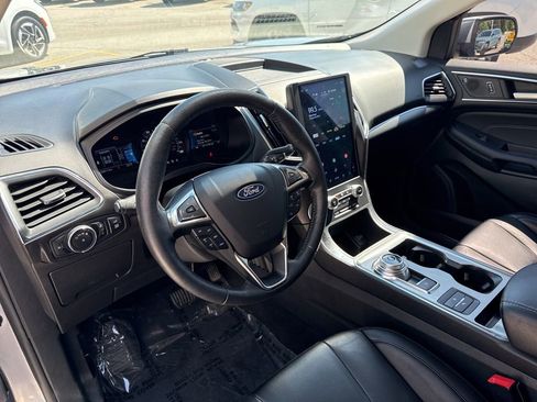 Used 2022 Ford Edge Titanium AWD/4WD image 2