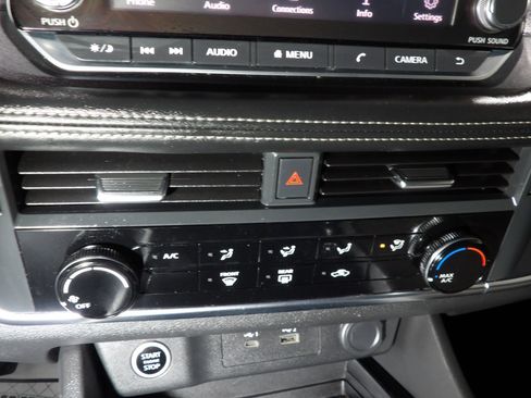 Used 2021 Nissan Rogue S image 18