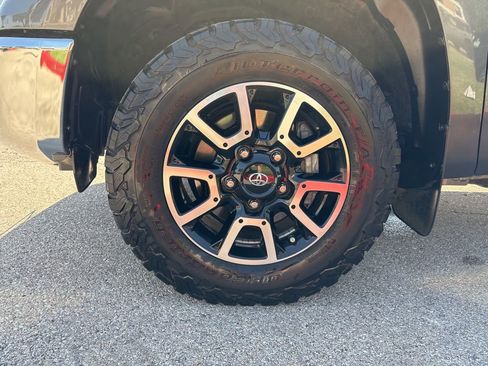 Used 2019 Toyota Tundra Limited w/ Limited Premium Package AWD/4WD image 9