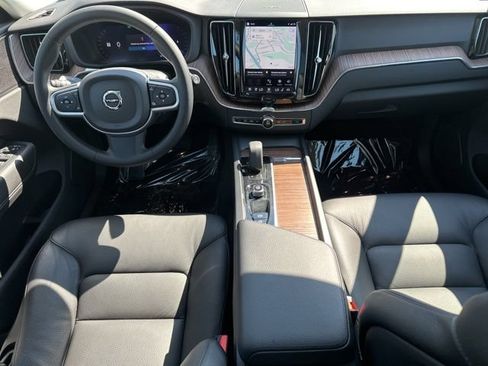 Certified 2022 Volvo XC60 B5 Momentum w/ Climate Package AWD/4WD image 16