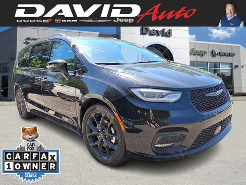 Used 2025 Chrysler Pacifica Limited FWD image 1