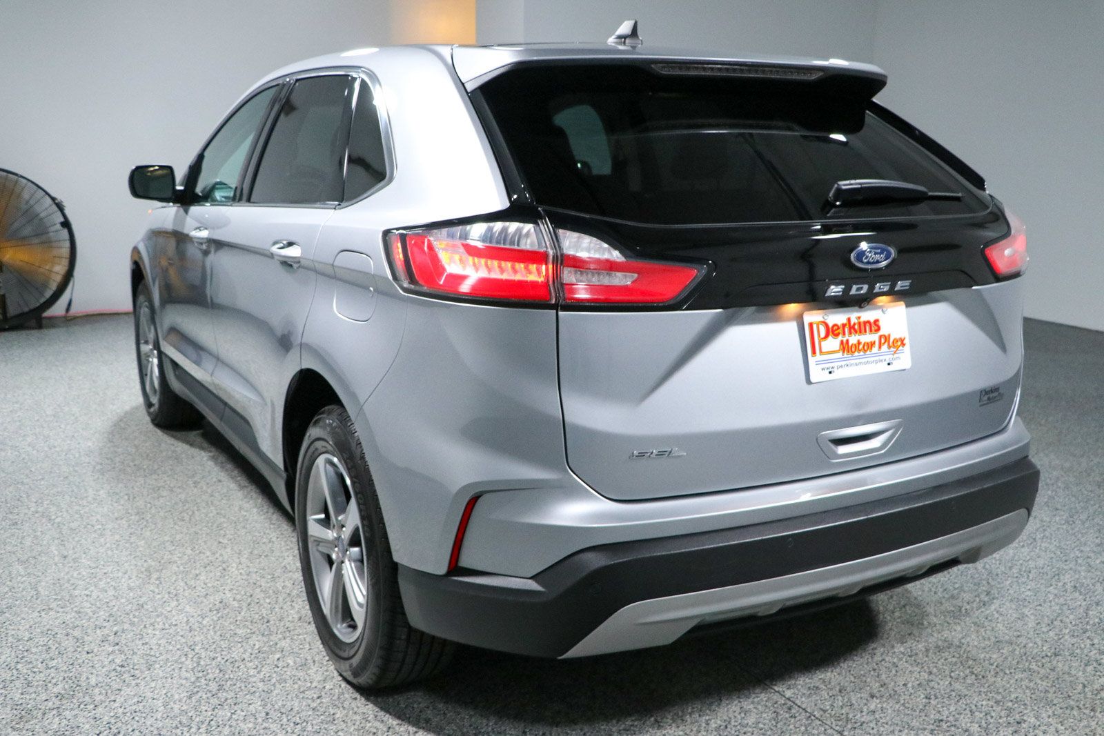 Used 2021 Ford Edge SEL w/ Convenience Package FWD image 9