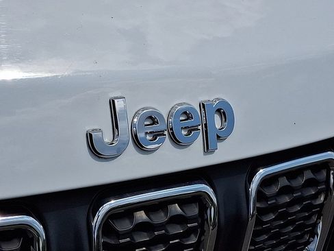 Used 2023 Jeep Compass Latitude AWD/4WD image 10