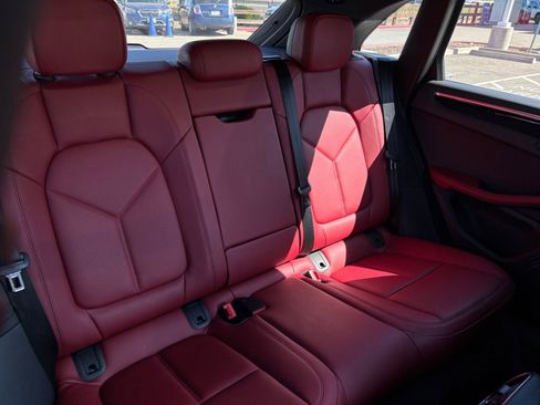 Used 2026 Porsche Macan AWD/4WD image 18