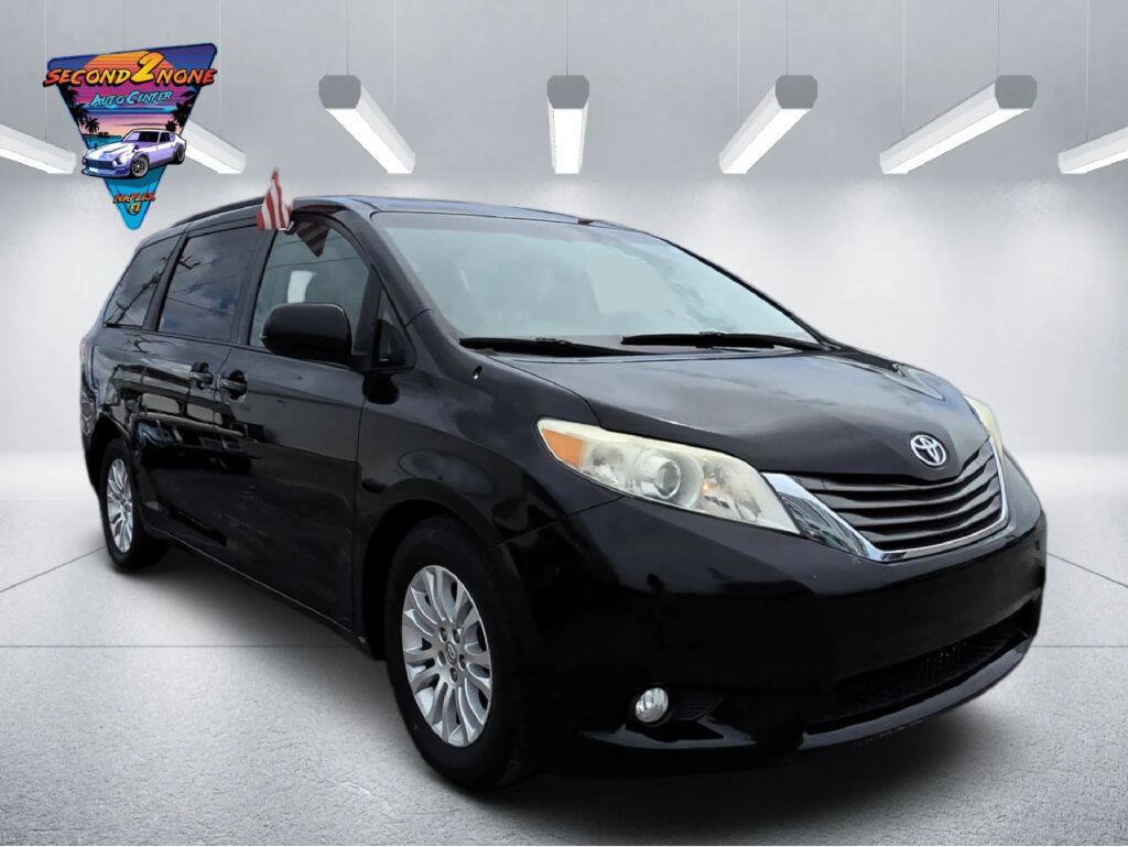 Used 2014 Toyota Sienna XLE FWD image 3