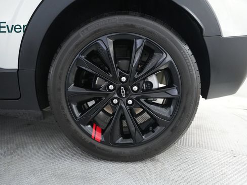 Used 2023 Chevrolet Bolt EUV LT w/ Redline Edition FWD image 9