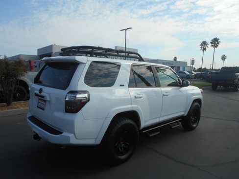 Used 2022 Toyota 4Runner SR5 Premium image 4