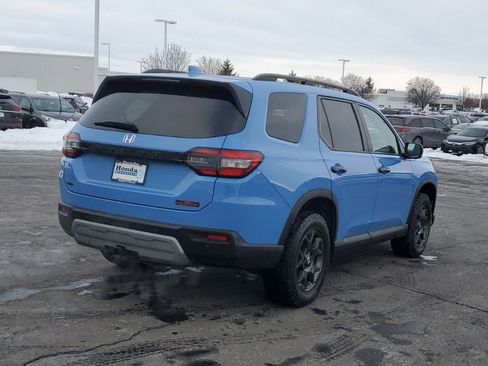 Used 2025 Honda Pilot TrailSport image 7